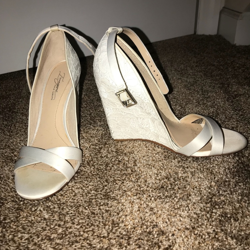 Imagine by Vince Camuto heels size 6.5 in ivory